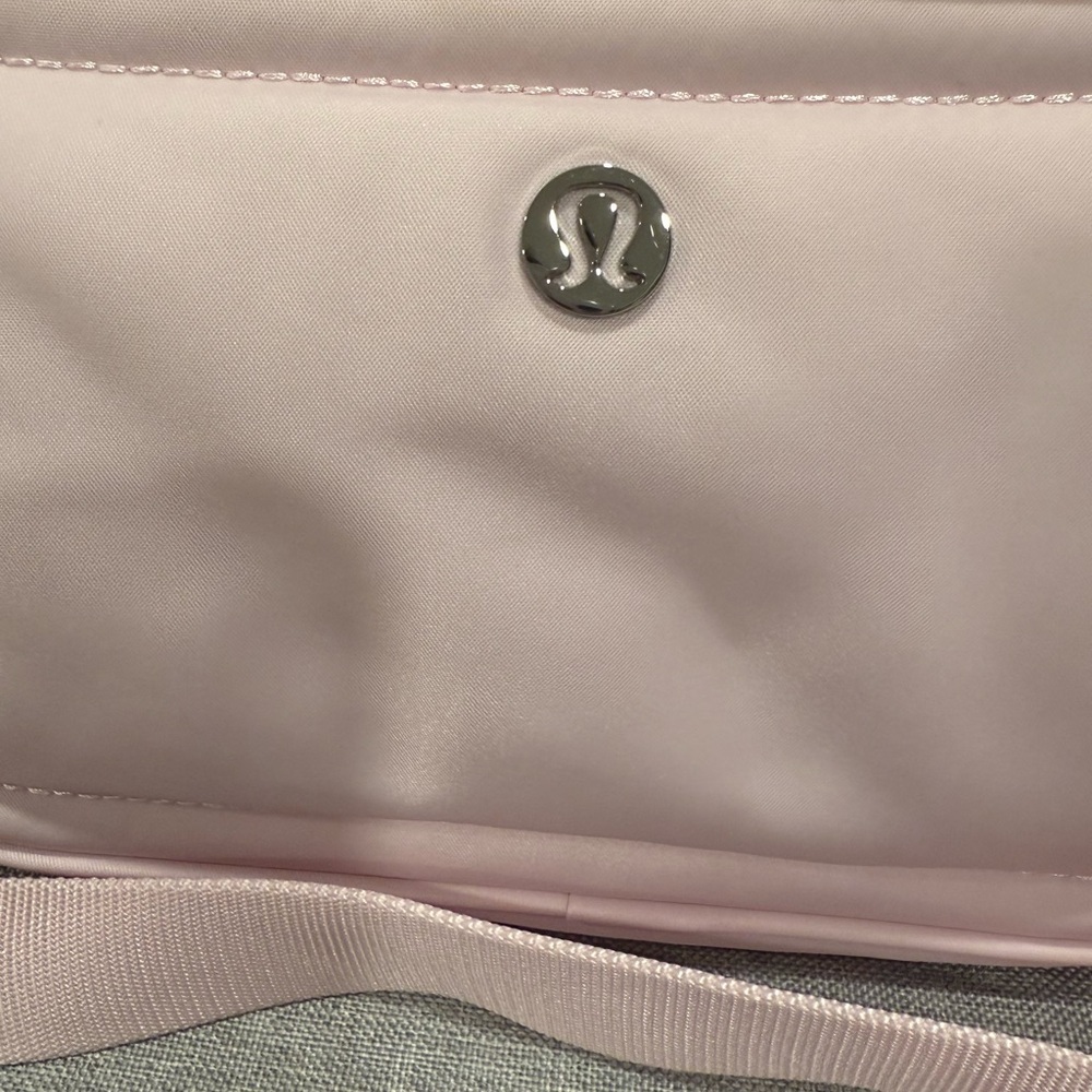 Lululemon pink camera crossbody bag - Picture 5 of 8